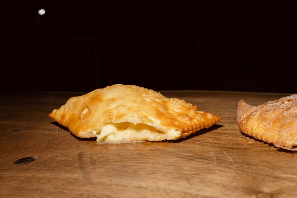 Pastel de queijo crocante